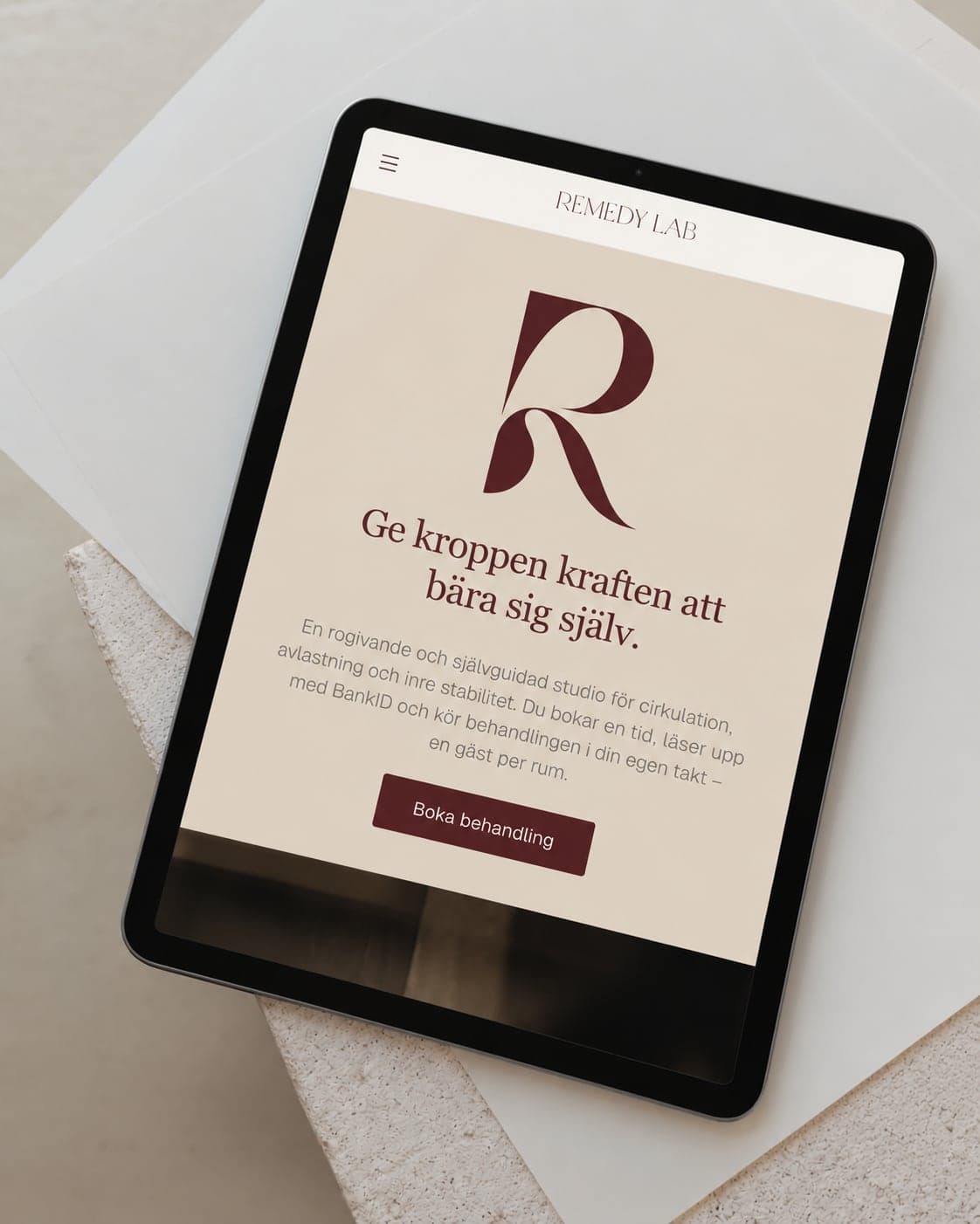 Remedy Labs hemsida, byggd av PolarWeb, öppen på en surfplatta